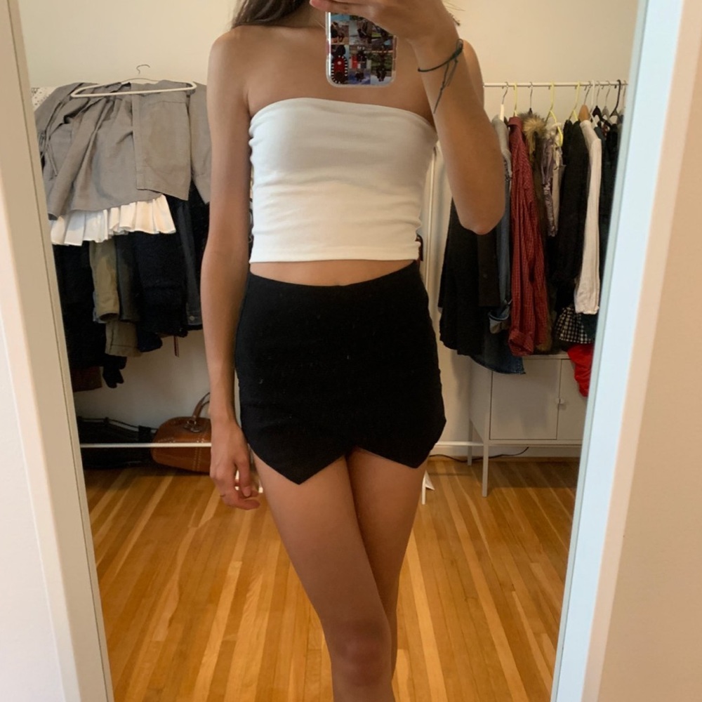 Black Women's Scallop Hem Skort
